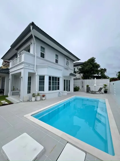 Luxury Renovated Private Pool Villa with 3 Beds, 3 Baths in Phuket Town
