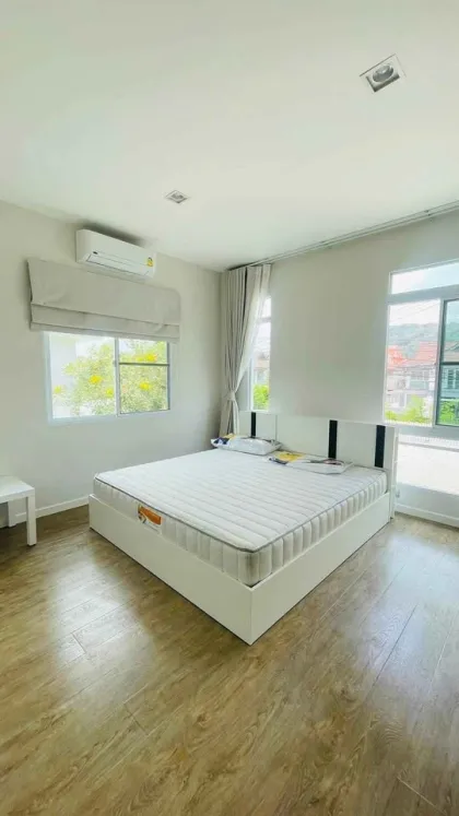 4 Schlafzimmer 3 Badezimmer Villa zur Miete in Siwalee Rasada, Phuket Town