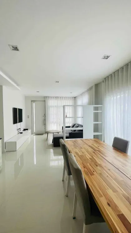 4 Schlafzimmer 3 Badezimmer Villa zur Miete in Siwalee Rasada, Phuket Town