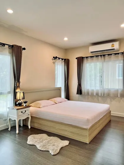Простапонимная квартира с 3 спальнями и 2 ванными в Next Point Condominium