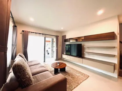 Простапонимная квартира с 3 спальнями и 2 ванными в Next Point Condominium