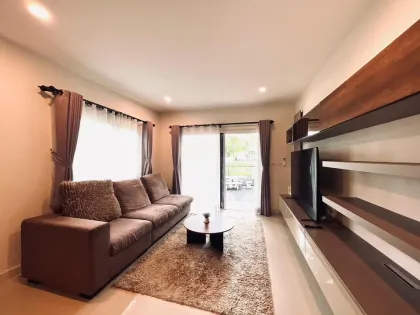 Простапонимная квартира с 3 спальнями и 2 ванными в Next Point Condominium