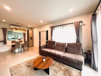 Простапонимная квартира с 3 спальнями и 2 ванными в Next Point Condominium