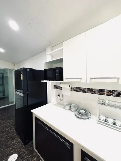 Простапонимная квартира с 3 спальнями и 2 ванными в Next Point Condominium