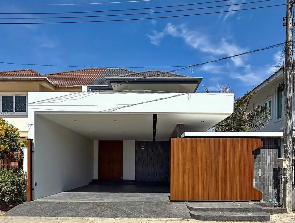 3-Bedroom Pool Villa with Private Pool for Rent in Chalong