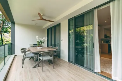 Светлая квартира с 2 спальнями в Laguna Beachside Residences