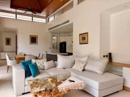 Acogedora villa con piscina de 3 habitaciones en Wilawan Luxury Villas, Nai Yang
