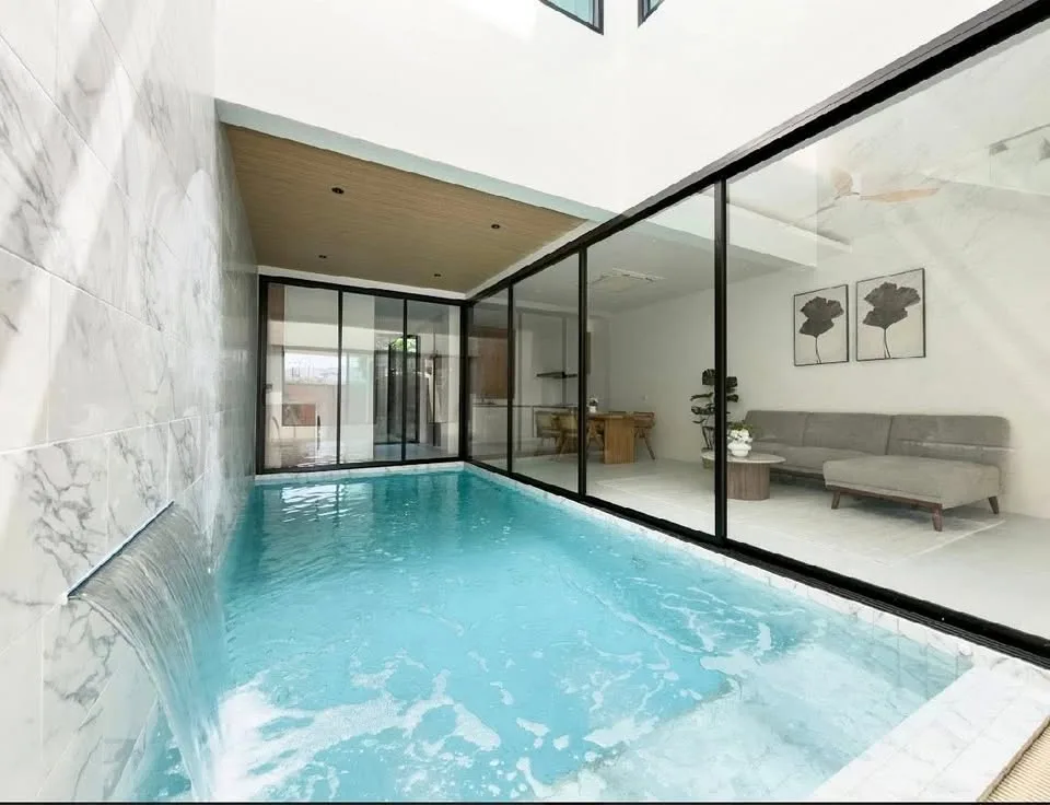 Villa de 3 dormitorios y 4 baños con piscina privada en alquiler en Thalang