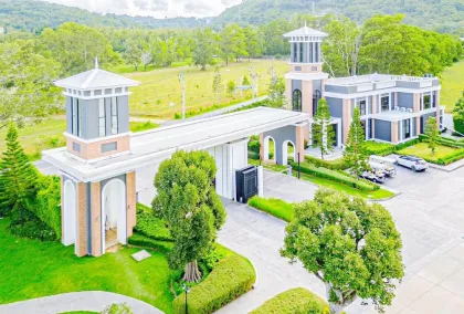 BCIS附近宽敞4卧私家泳池别墅出租