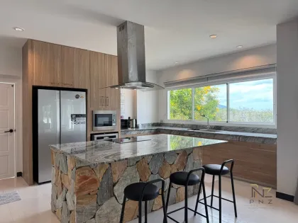 Spacieuse villa de 7 chambres sur une colline avec vue sur la mer à Mai Khao