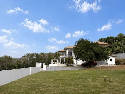 Spacieuse villa de 7 chambres sur une colline avec vue sur la mer à Mai Khao