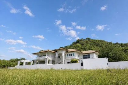 Spacieuse villa de 7 chambres sur une colline avec vue sur la mer à Mai Khao