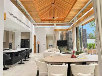 Villa de luxe neuve 4 chambres avec piscine à Botanica Phuket