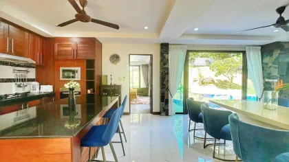3 Schlafzimmer, 4 Badezimmer Villa zur Miete in Rawai, Phuket