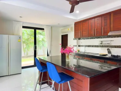 3 Schlafzimmer, 4 Badezimmer Villa zur Miete in Rawai, Phuket