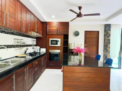 3 Schlafzimmer, 4 Badezimmer Villa zur Miete in Rawai, Phuket