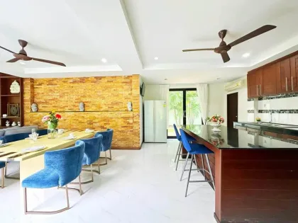 3 Schlafzimmer, 4 Badezimmer Villa zur Miete in Rawai, Phuket
