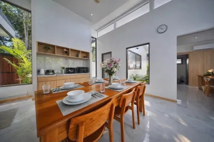 Современная вилла с бассейном на 2 спальни в аренду в Suwanee Lake View Villa, Pa Klok