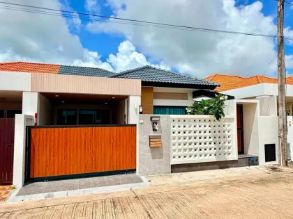 Вилла с 3 спальнями в аренду в Villa Chaofah 2, Пхукет Таун