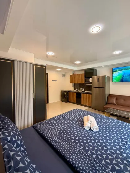 Студия с выходом к бассейну в 777 Beach Condo