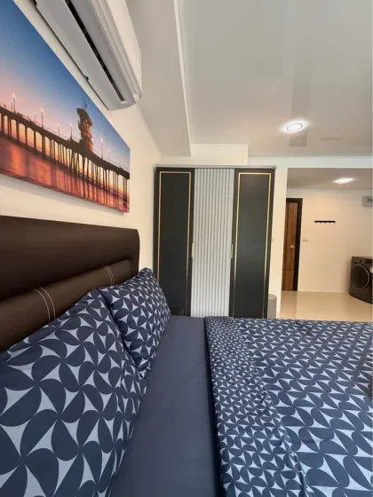 Студия с выходом к бассейну в 777 Beach Condo