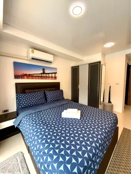 Студия с выходом к бассейну в 777 Beach Condo