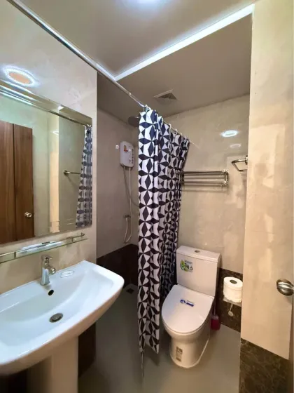 Студия с выходом к бассейну в 777 Beach Condo