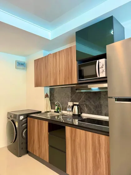 Студия с выходом к бассейну в 777 Beach Condo