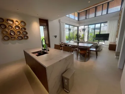 精致豪华泳池别墅，4卧5卫，位于Elite Chalong Villas