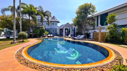 Unique 5-Bedroom Pool Villa at Kathu Golf Course for Rent