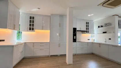 Unique 5-Bedroom Pool Villa at Kathu Golf Course for Rent