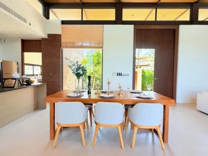 Luxuriöse moderne 3-Zimmer-Poolvilla in Laguna