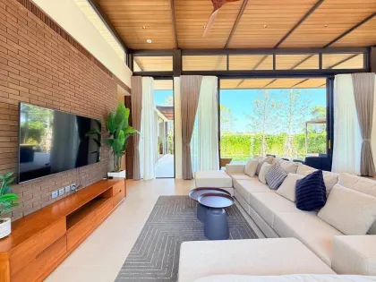Luxuriöse moderne 3-Zimmer-Poolvilla in Laguna