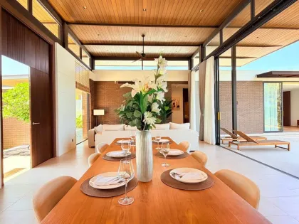 Luxuriöse moderne 3-Zimmer-Poolvilla in Laguna