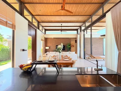 Luxuriöse moderne 3-Zimmer-Poolvilla in Laguna