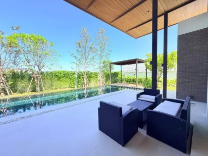 Luxuriöse moderne 3-Zimmer-Poolvilla in Laguna
