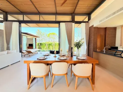 Luxuriöse moderne 3-Zimmer-Poolvilla in Laguna