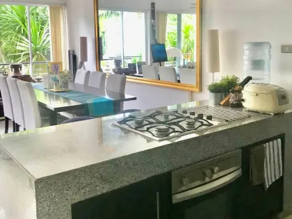 2-Zimmer-Penthouse mit 2 Bädern und Dachterrasse in Kamala