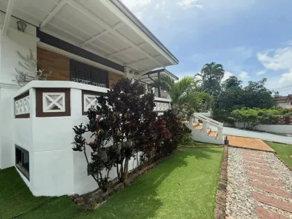 4-Zimmer-Haus mit Gästehaus zur Miete in Maneekram Village, Chalong