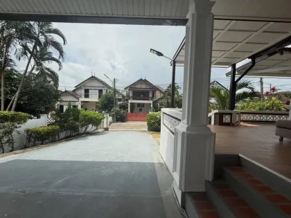 4-Zimmer-Haus mit Gästehaus zur Miete in Maneekram Village, Chalong