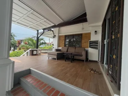 4-Zimmer-Haus mit Gästehaus zur Miete in Maneekram Village, Chalong