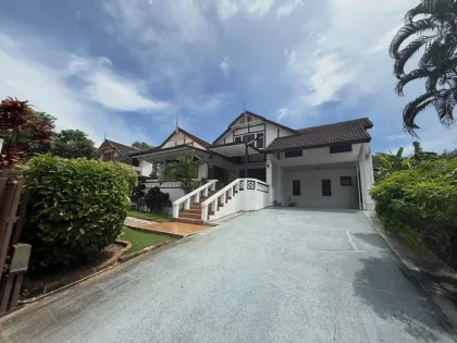 4-Zimmer-Haus mit Gästehaus zur Miete in Maneekram Village, Chalong