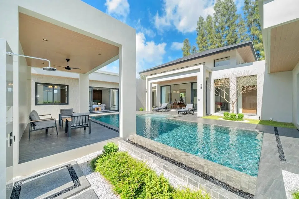 Luxus-Poolvilla zur Miete in Bang Tao, Phuket mit Bergblick