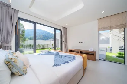 Luxus-Poolvilla zur Miete in Bang Tao, Phuket mit Bergblick