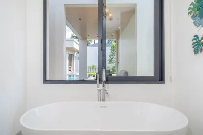 Luxus-Poolvilla zur Miete in Bang Tao, Phuket mit Bergblick