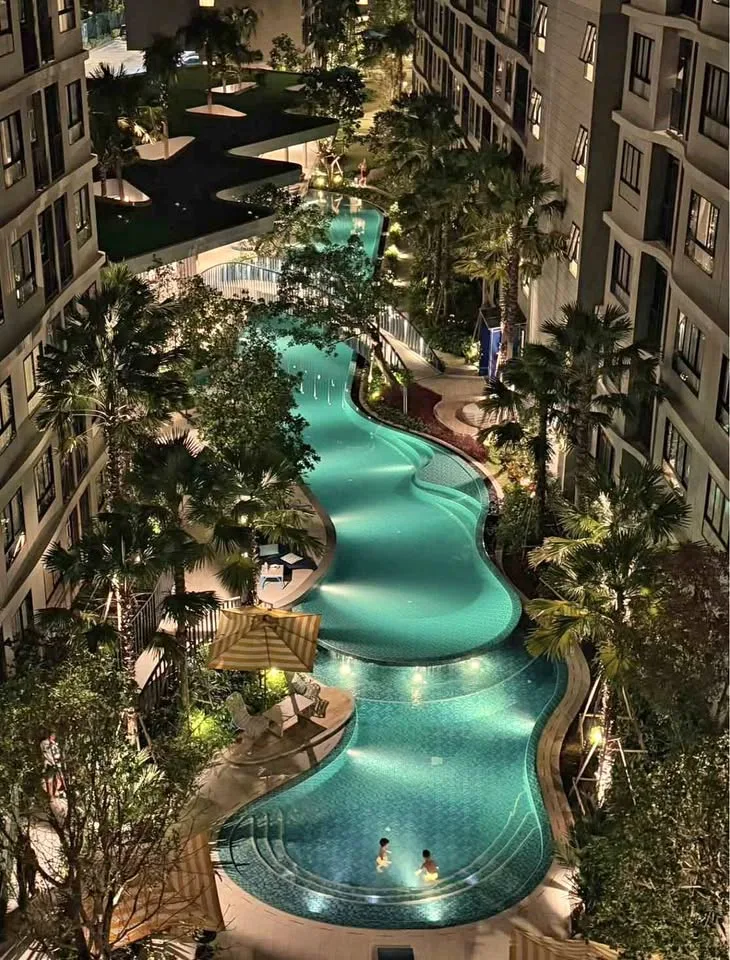 Condominio moderno de 2 habitaciones con vista a la piscina en Kathu