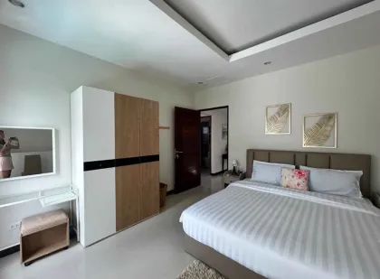 วิลล่าสระว่ายน้ำ 4 ห้องนอนให้เช่าในเชิงทะเล, ถลาง