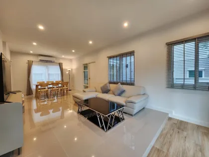 Luxuriöse 3-Zimmer-Familienvilla in Anasiri, Pa Klok zu vermieten