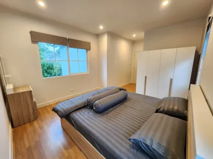Luxuriöse 3-Zimmer-Familienvilla in Anasiri, Pa Klok zu vermieten