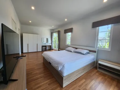 Luxuriöse 3-Zimmer-Familienvilla in Anasiri, Pa Klok zu vermieten